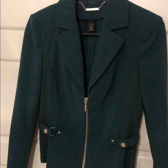 Green short blazer with gold details - Picture 2 of 5